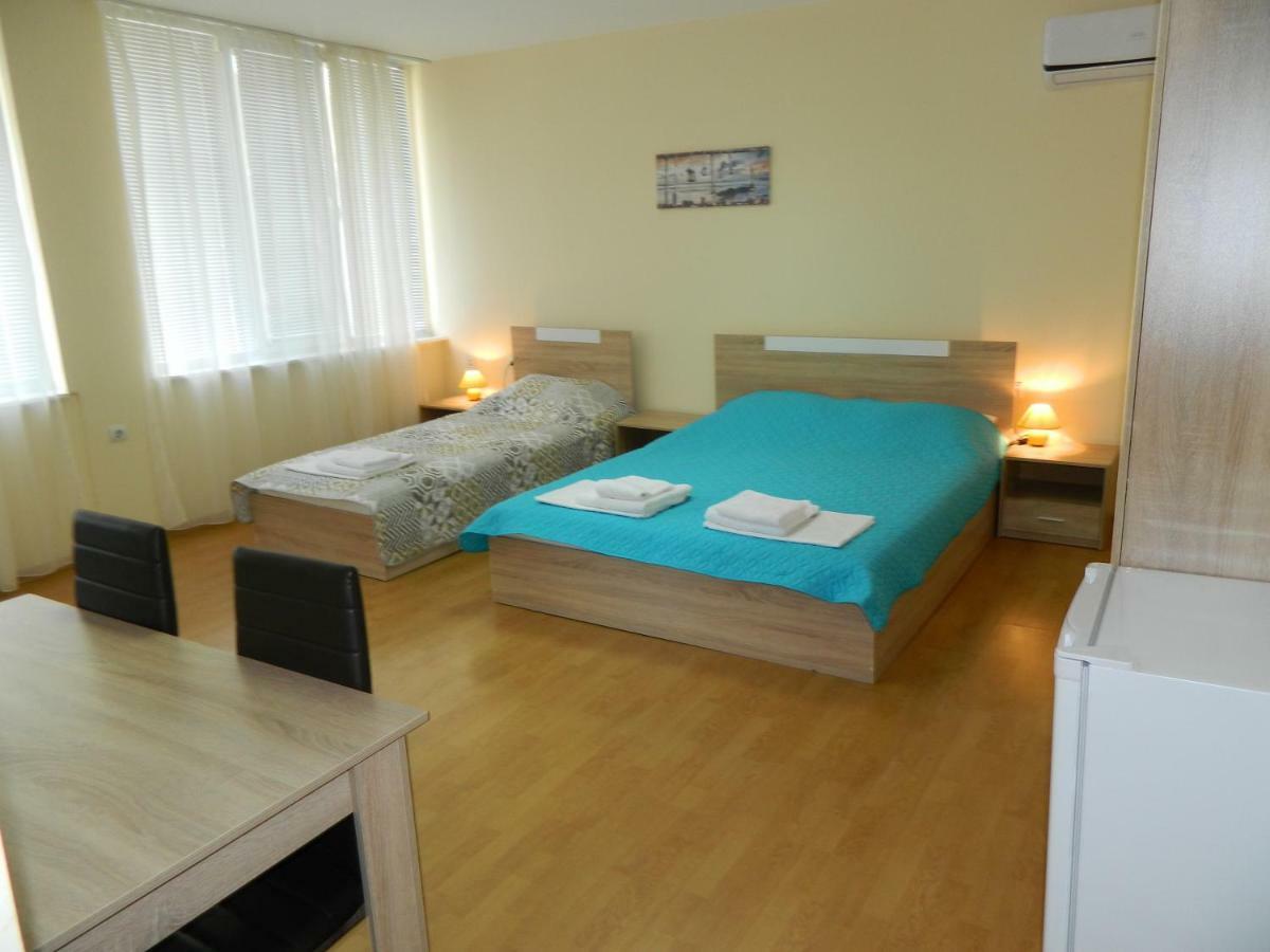 Guest Rooms Soleo Baltschik Exterior foto